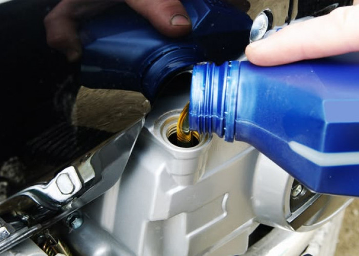 Kapan Waktu Terbaik Ganti Oli Motor Matic? Ini Tanda-Tanda dan Biayanya