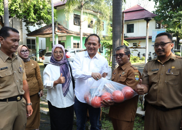 Support Pembinaan Atlet Pelajar, F-Gerindra Beri Ribuan Alat Olahraga