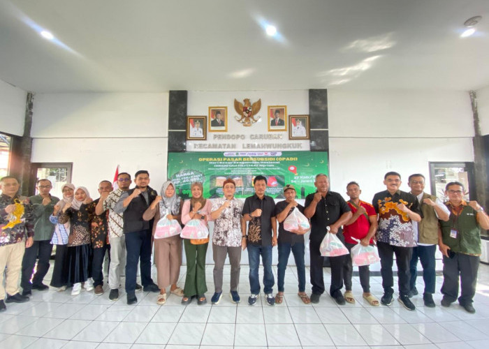 Ratusan Warga Antre OPADI di Lemahwungkuk, Paket Pangan Bersubsidi Ditebus Rp40 Ribu