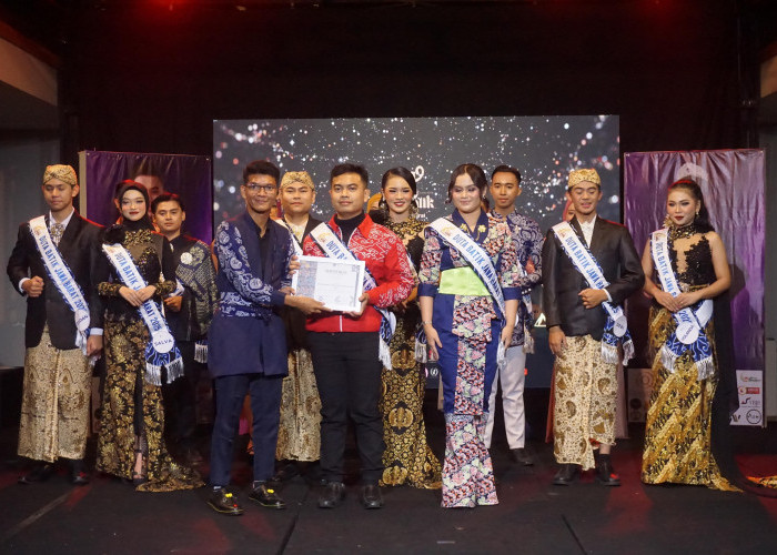 Putra Batik Top Model Jawa Barat 2025, Farrel Juliano Gaungkan Cinta Produk Batik khas Cirebon