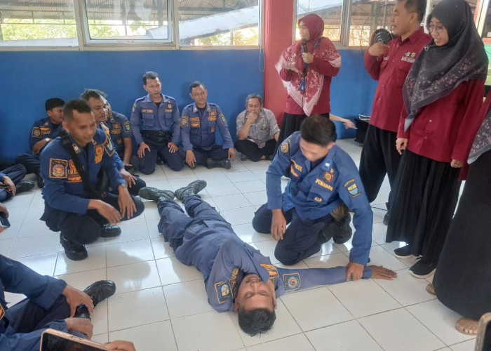DPKP Kota Cirebon dan PSC 119 Tingkatkan Kemampuan Penanganan Medis Darurat  Bagi Petugas Pemadam