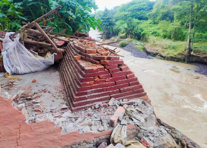 Banjir Rusak Makam Kuno di Kompleks Pangeran Pasarean