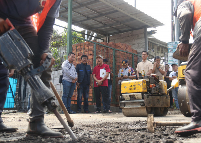 Effendi Edo Pastikan Jalan Ciremai Raya Mulai Diperbaiki Sesuai Janji