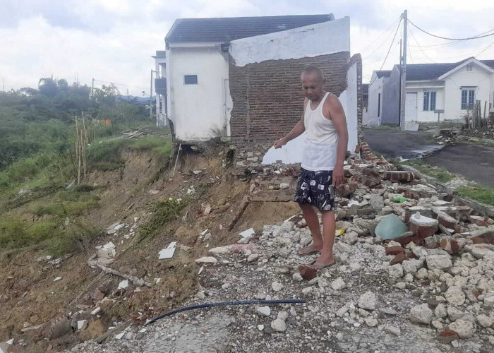 Puluhan Rumah di Komplek Drosia Retak, Warga Khawatir Longsor