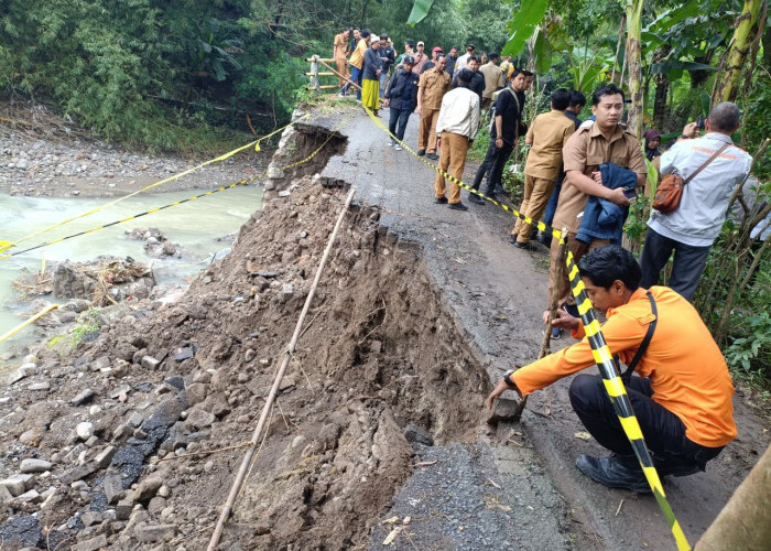 Jembatan Lebak Ngok- Benda Kerep Argasunya Longsor, Walikota Cirebon Pastikan Perbaikan Mulai Jumat Ini
