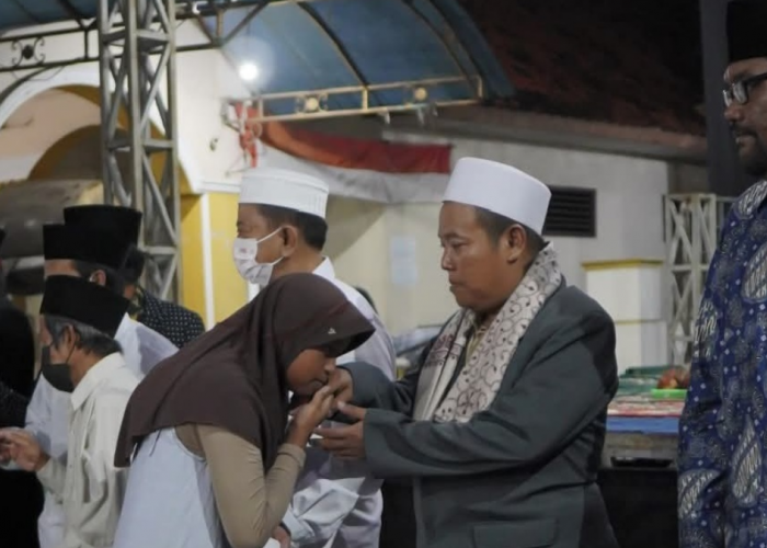 Sambut Rajab, Desa Citemu Kecamatan Mundu Kabupaten Cirebon Santuni Anak Yatim