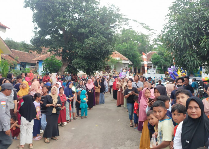 Warga Cipinang Antusias Sambut Kedatangan Dedi Mulyadi
