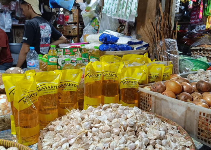 Bulog Cirebon Distribusikan 50 Ribu Liter Minyakita Demi Stabilitas Harga