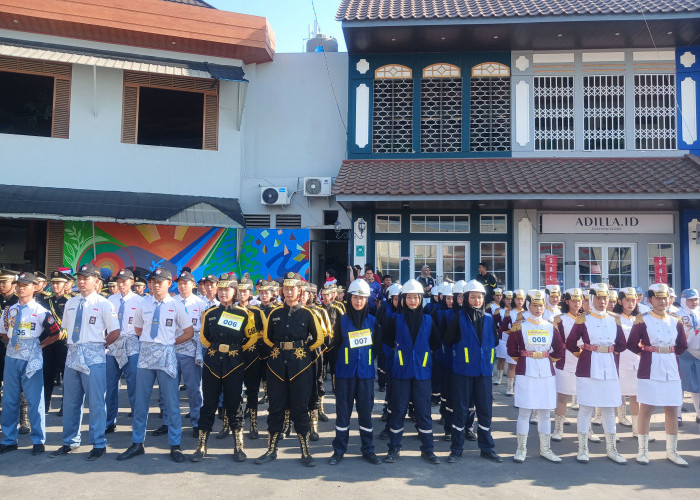 Ratusan Peserta Ikuti Gerak Jalan Indah Kecamatan Kesambi