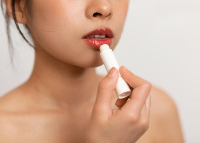 Rekomendasi Lip Balm untuk Mencerahkan Bibir Hitam Terbaik 2026