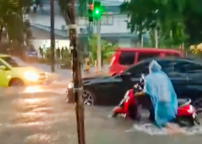 Kawasan Pemkab Cirebon Terendam Banjir, Aktivitas Lumpuh