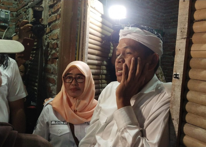 Kang Dedi Mulyadi Tersentuh, Atas Perjuangan Seorang Ayah Nafkahi 7 Anak dengan Jualan Serabi