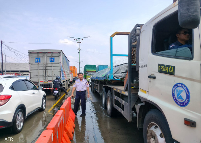 Urai Kemacetan di Sayung Demak, Pemprov Jateng Tutup U-Turn Median Jalan di Depan Pabrik Polytron