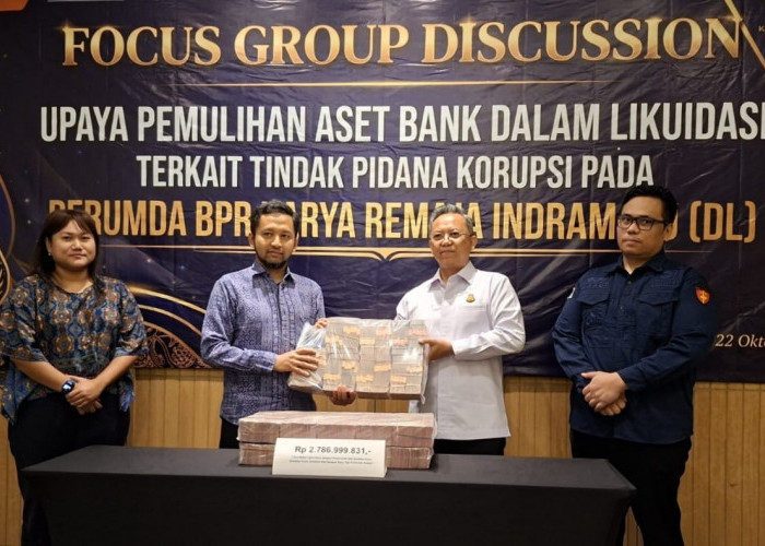 Kejari Serahkan Rp2,7 Miliar Hasil Sita Lelang BPR KRI ke LPS