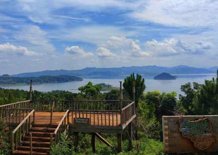 Tempat Wisata yang Paling Hits di Sumedang, Spot Foto yang Menakjubkan di Puncak Waduk Jatigede