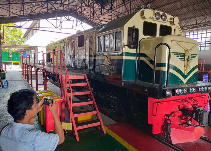 Lokomotif Berlogo Roda Sayap Hadir Kembali di Cirebon, Nostalgia Era 1953-1991