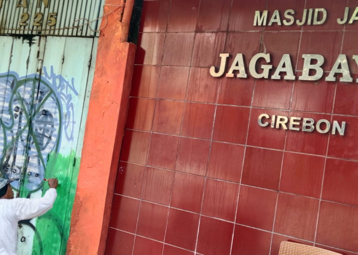 Jamaah Ratib dan Maulid Gelar Bersih-Bersih dan Pengecatan Situs Bersejarah di Akhir Ramadan