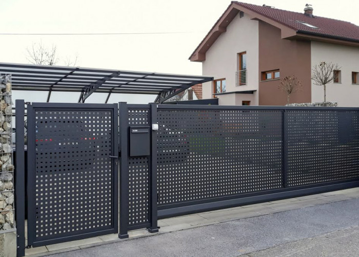 Inspirasi Desain Pagar Rumah dengan Kombinasi Besi Hollow dan Batu Alam, Tampil Modern dan Kokoh!