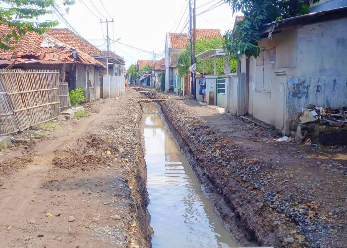 Warga Keluhkan Proyek Perbaikan Jalan Tak Kunjung Selesai