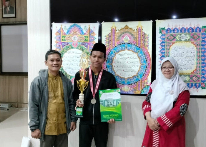 Mahasiswa IAIN Cirebon Raih Juara 2 Lomba Kaligrafi