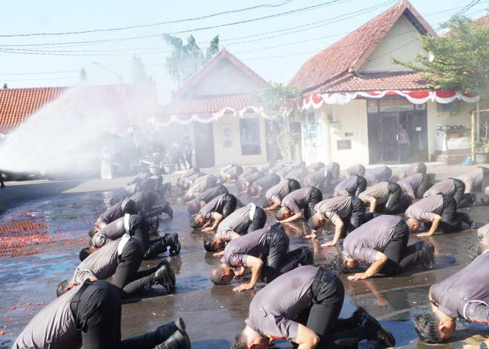 62 Personel Polres Cirebon Kota Naik Pangkat
