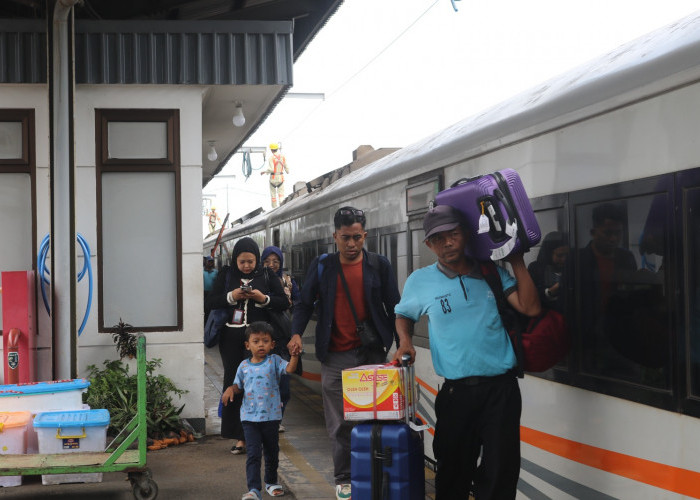 KAI Daop 3 Cirebon Imbau Pelanggan Patuhi Ketentuan Ukuran Koper dan Bagasi Kereta