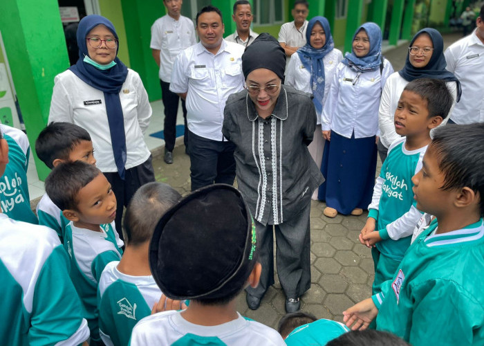 Kunjungi Sekolah Rakyat, Selly Kantongi Banyak Catatan untuk Kemensos