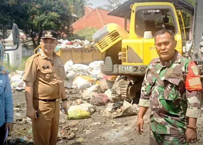 Tumpukan Sampah Terurai, Camat-Kades Kerahkan Alat Berat ke TPS Pasar Ancaran