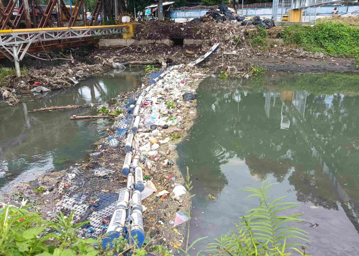 Usulkan Pemasangan Trash Barrier Agar Sampah tak Sampai ke Laut