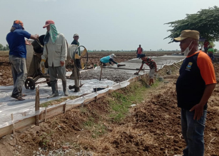 Manfaatkan Dana Desa, Bangun Rambat Beton Sepanjang 231 Meter di Jalan Desa Karangasem