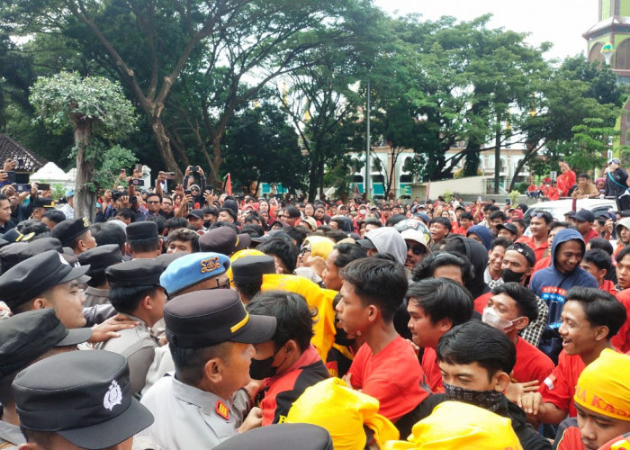 Geruduk Kantor Bupati, Buruh PT Yihong Novatex Indonesia Minta Dipekerjakan Lag