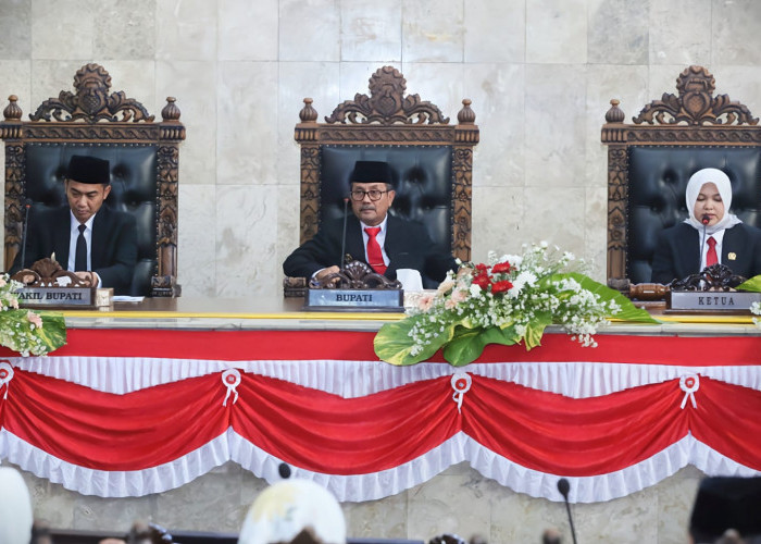 DPRD Gelar Paripurna Sertijab Bupati dan Wakil Bupati Cirebon Periode 2025-2030