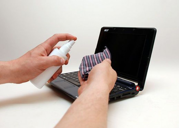 Cara Membersihkan Laptop Sendiri Agar Performa Tetap Ngebut Seperti Baru