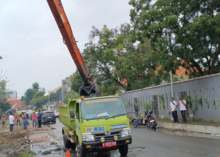 Normalisasi Sungai Sukalila di Bagian Kalibaru Kota Cirebon Dimulai, Target Rampung 1 Bulan