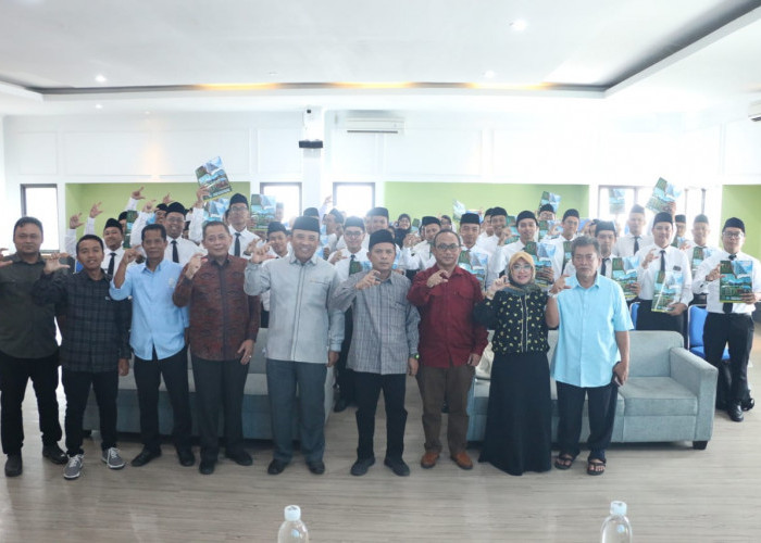 Rektor UIN Siber Cirebon Serahkan SK CPNS Formasi 2024