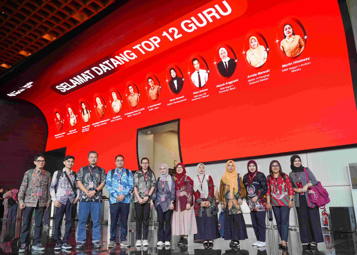 Ketika Papan Tulis Bertemu Kecerdasan Buatan, Sentuhan AI dan Semangat Pengabdian Guru di Era Digital