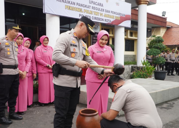 78 Personel Polres Cirebon Kota Naik Pangkat, Kapolres Tekankan Tanggung Jawab dan Profesionalisme