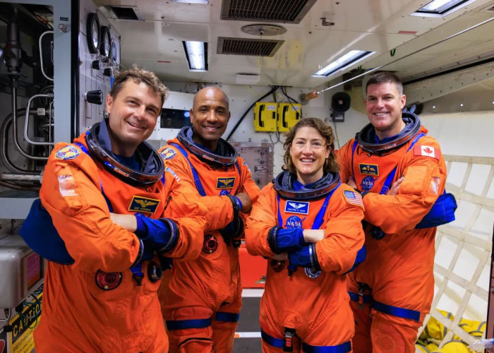 Profil 4 Astronot Misi Artemis 2: Christina Koch Jadi Wanita Pertama yang Dekati Bulan