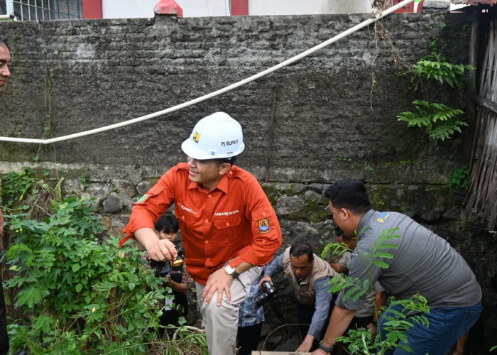 Pemerintah Kabupaten Cirebon Cek Penyebab Genangan Air di Sekitar Pasar Ayam Kecamatan Weru