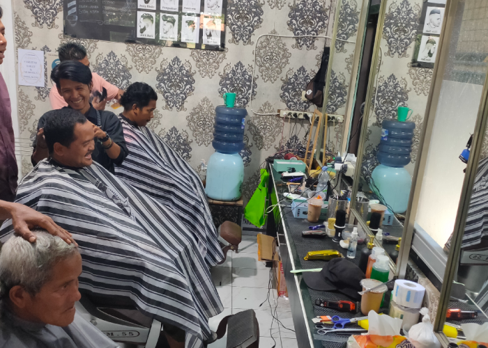 Suhendrik Ketemu Suhendrik di Djawara Barbershop