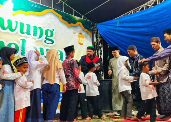Santunan Yatim Piatu dan Dhuafa di Malam Asyura