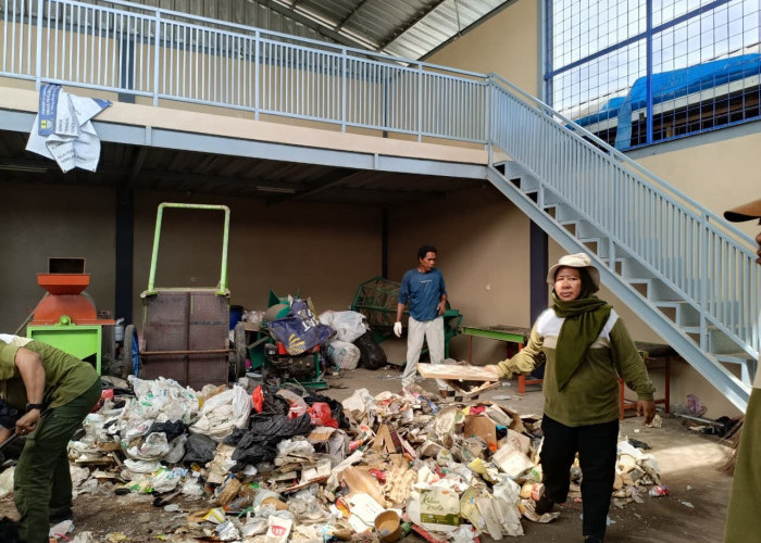 Kelurahan Kebonbaru Dapat Bantuan untuk Perkuat Sistem Pengelolaan Sampah