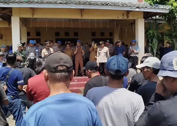 Desa Kalimanggis Kulon Bergejolak, Warga Desak Kades Mundur 
