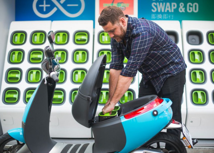 Kelebihan Baterai Swap: Ganti Daya Motor Listrik Cuma 3 Menit!