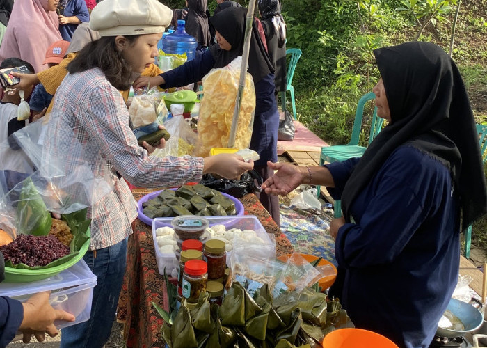 Wujudkan Kemandirian, Warga Setupatok Gelar Pasar Olahan Pangan Lokal