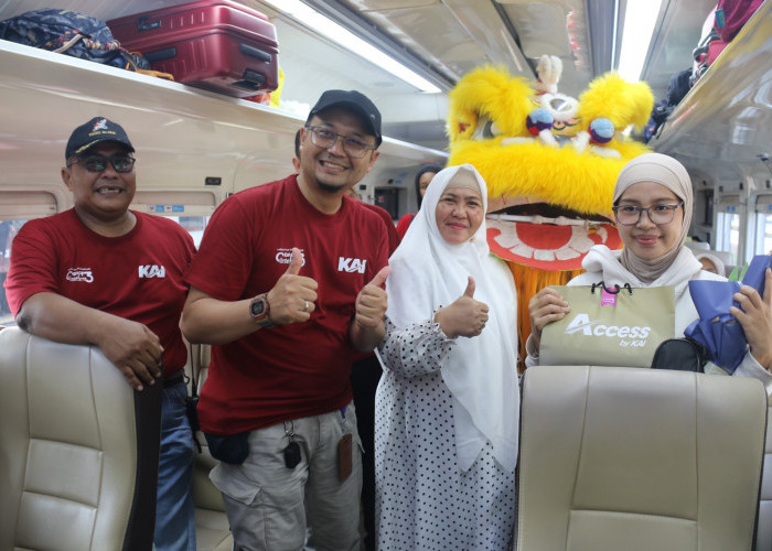 Meriahkan Tahun Baru Imlek 2577 di Stasiun Cirebon, KAI Daop 3 Cirebon Hadirkan Barongsai