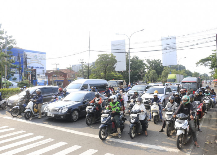 Puluhan Ribu Pemudik Melintas di Jalur Pantura
