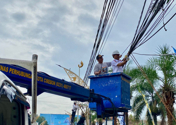Walikota Cirebon, Effendi Edo Ikut Turun Tertibkan Kabel Semrawut