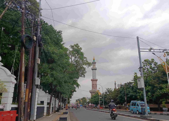 Pemkot Akan Rapikan Kabel-kabel Internet yang Semrawut