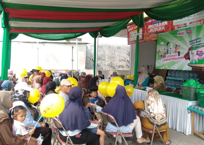 Ubah Teras Toko Jadi Posyandu, Alfamart dan Merries Dekatkan Layanan Kesehatan Anak